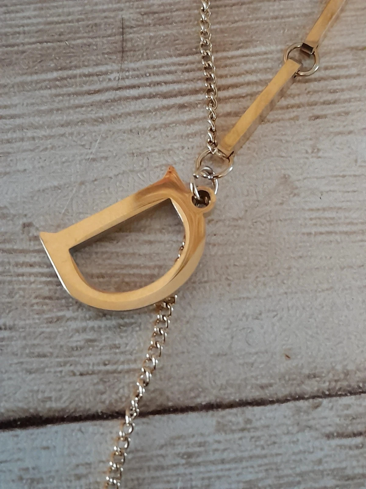 Halsband, goudkleurig, met hanger D – photo 4